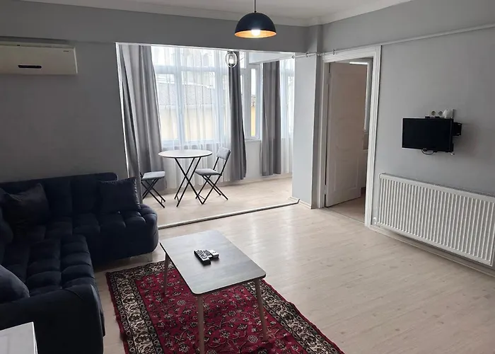 Modern Close To Blue Mosque And Hagia Sophia Old *