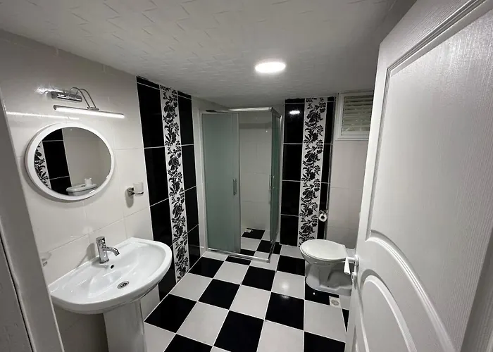 Modern Close To Blue Mosque And Hagia Sophia Old *