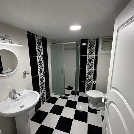 Modern Close To Blue Mosque And Hagia Sophia Old *