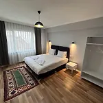 Modern Close To Blue Mosque And Hagia Sophia Old * Estambul